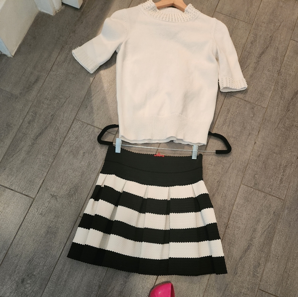Sans Souri Mid Thigh Black and White Skirt
